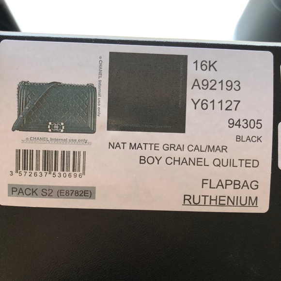 !!SOLD!! NEW MED Chanel Boy bag w/ leather clasp - Picture 4 of 8